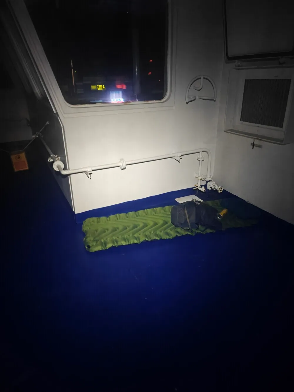 The chosen sleep spot. Ended up moving to the same spot on the other side after departure due to wind direction.