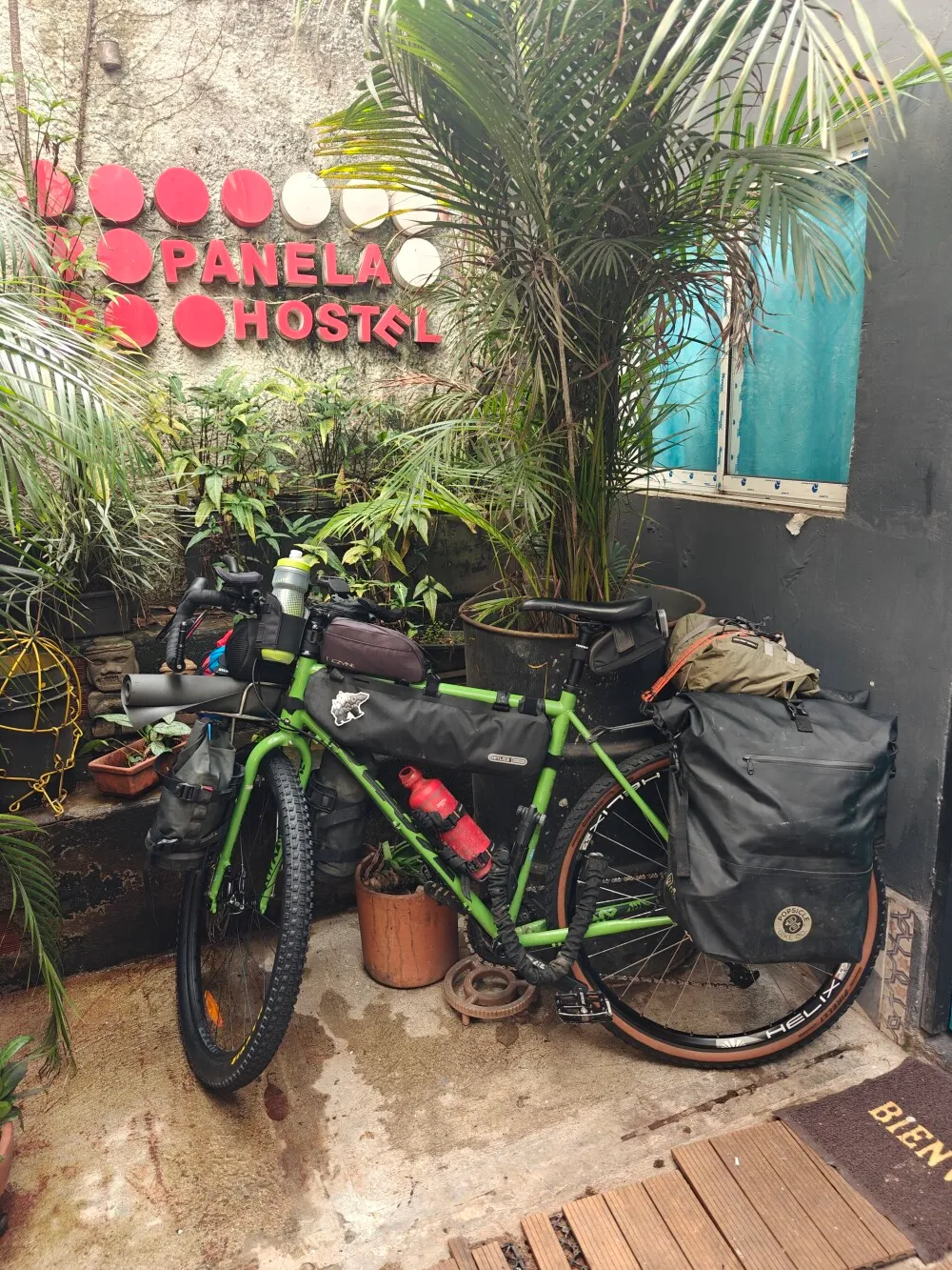After trying to cycle, ended up in a hostel to fix the Garmin maps.